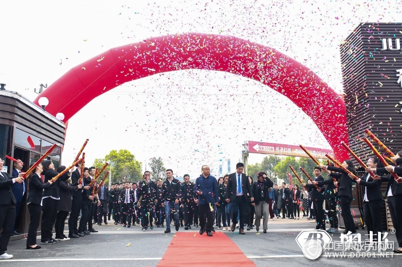 奧邦“聚焦 2019 · 乘勢而進”經(jīng)銷商年會盛典——展廳參觀