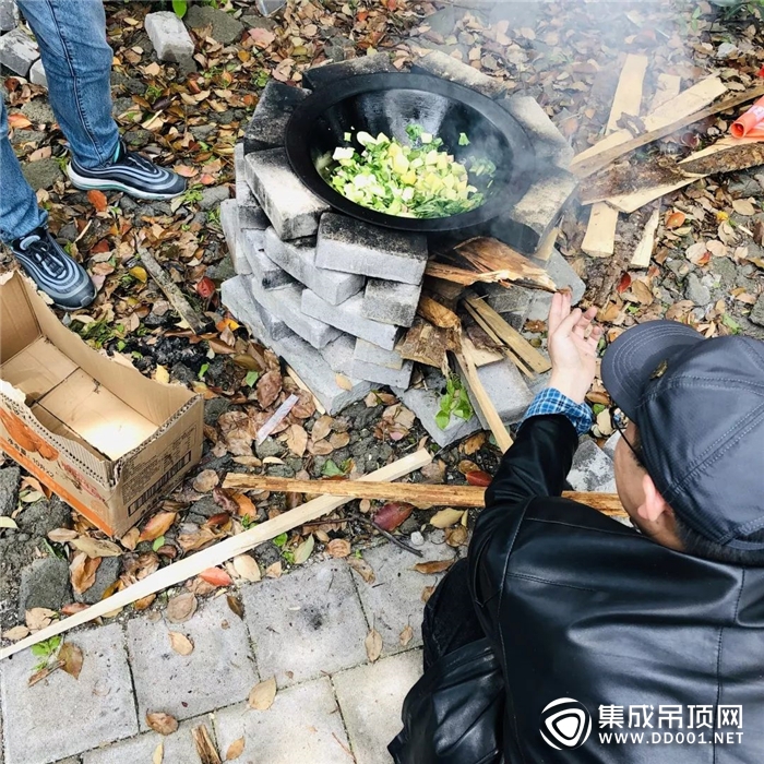 4月陽光正暖，星雅圖的家人們凝聚力量，與您一路同行