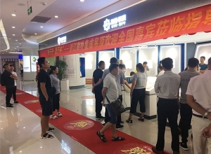 朗樸吊頂武漢市漢陽(yáng)歐亞達(dá)專賣店