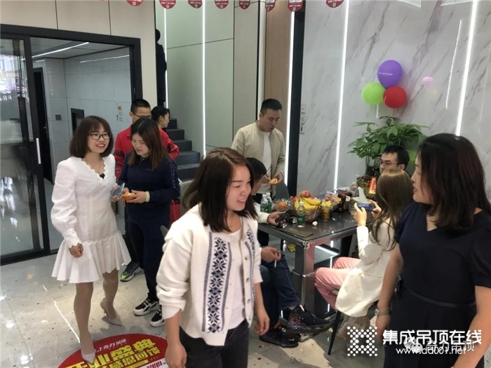 喜報！在奇點商學(xué)院的全力支持下，奇力吊頂瀏陽店開業(yè)活動已喜簽14單！